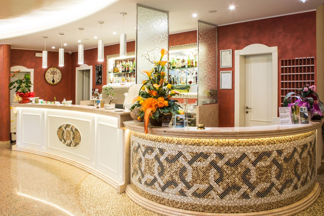 Hotel Miranda ベラーリア・イジェア・マリーナ エクステリア 写真